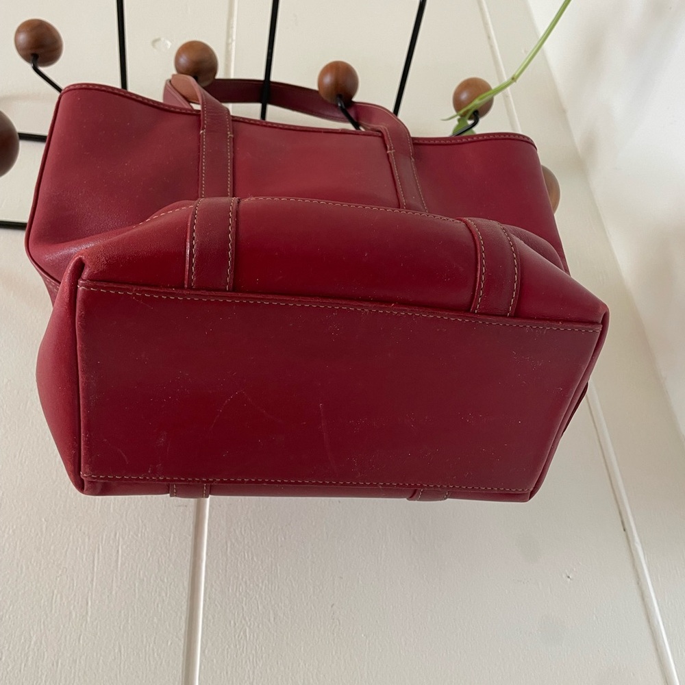 Elegant Red Leather Tote coach Bag - Picture 6 of 6